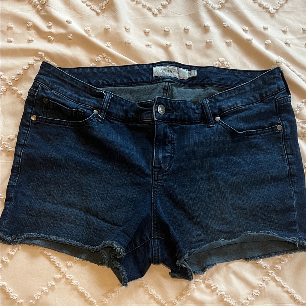 Torrid Dark Wash Denim Shorts – Size 18 – 3” Inseam